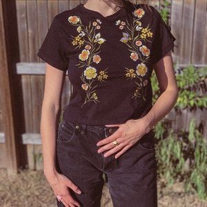 (SOLD) Cute “Darling Blue” Black Flower Embroidered Crop Top 🌼